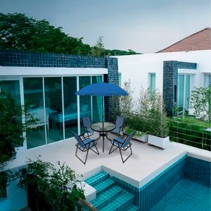 Conjunto de Mesa com 4 Cadeiras e Ombrelone Redondo para Área Externa Azul - Hasiera