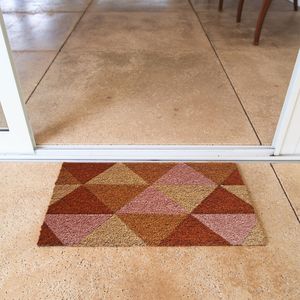 Capacho Em Formato Retângular 60x33Cm Com Superfície Em Fibra De Coco  E Base PVC Formas Triângulares Uzoo
