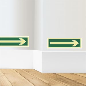 Placa De Sinalizacao - Direcao De Rota De Saida - Verde com Fotoluminescente PVC 7x20 cm Sinalize